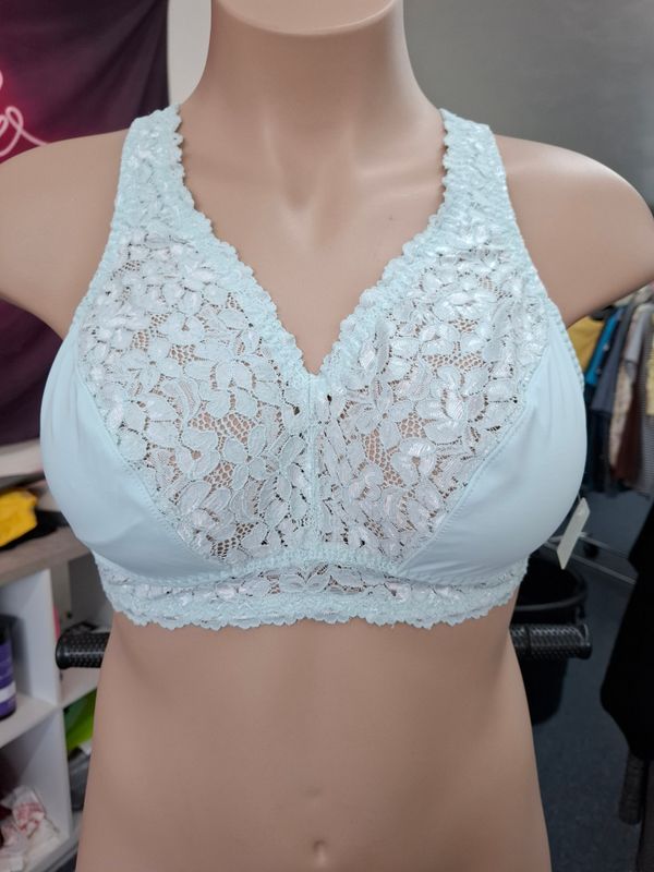 1x Breezies light blue lace wireless unlined bra