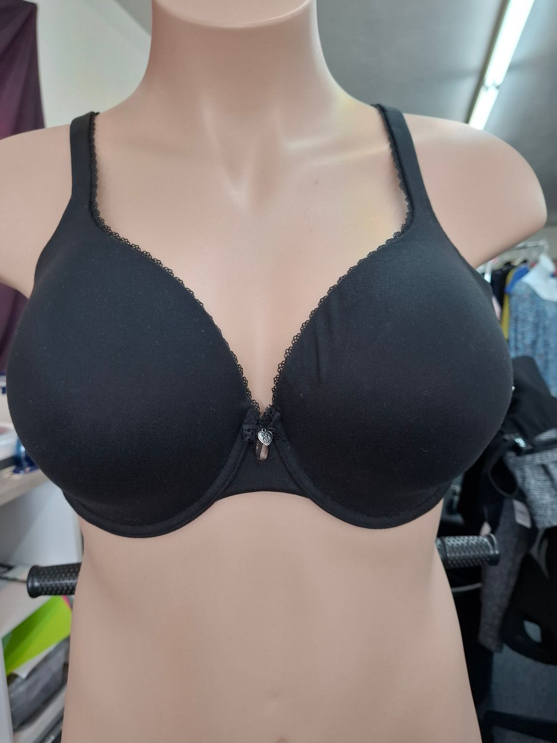 38DD Victoria's Secret Body by Victoria lined black bra