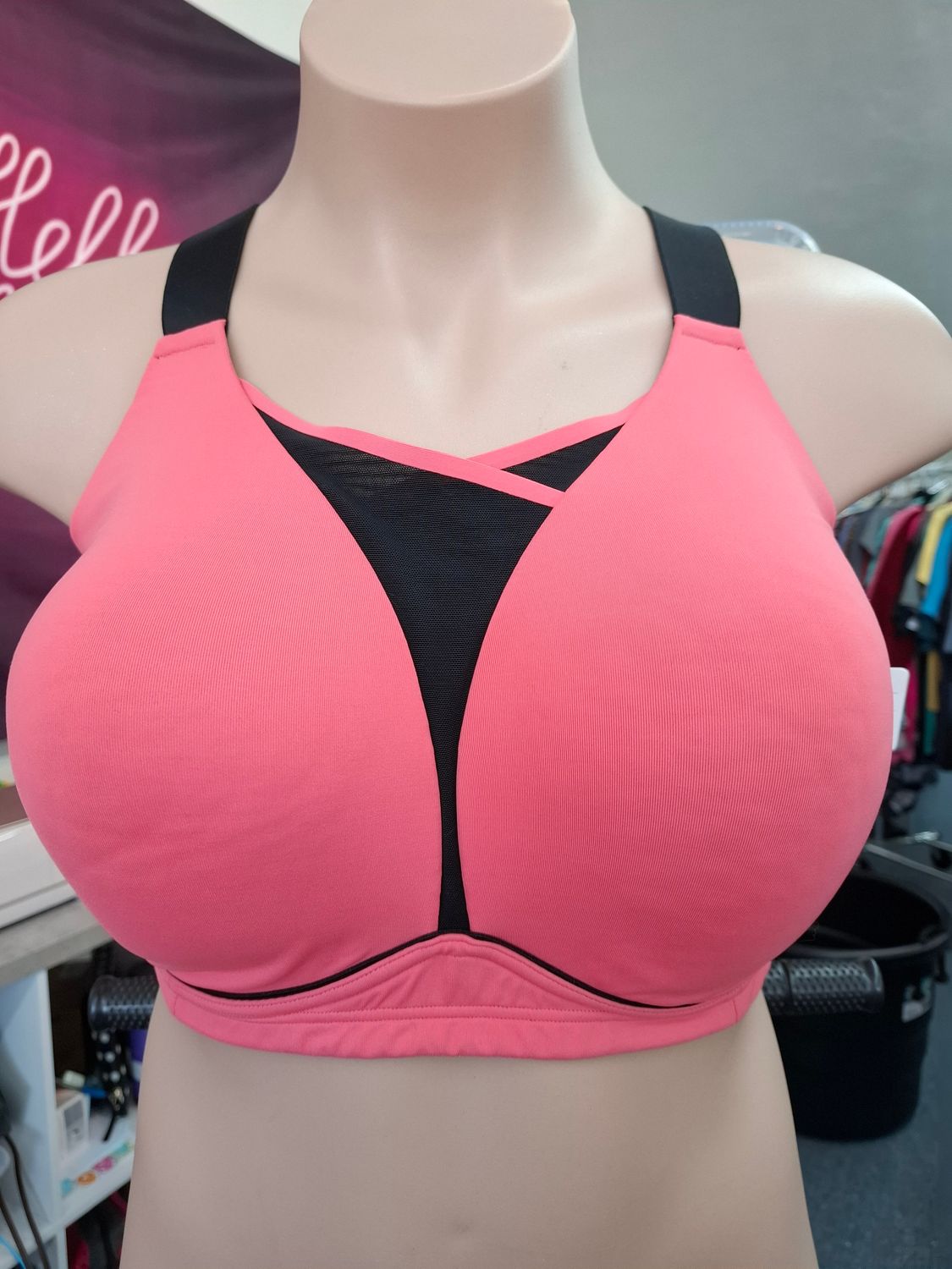 40H Livi Active salmon color lined wireless sports bra
