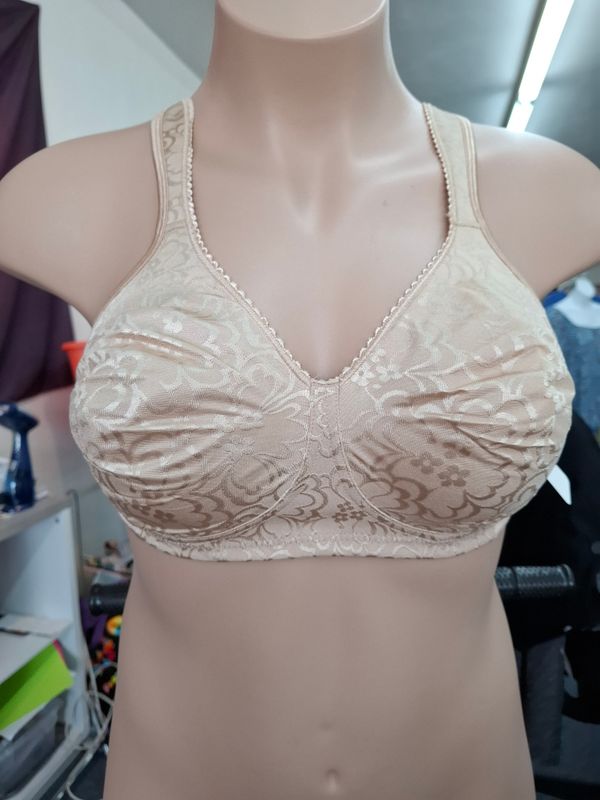 40C Playtex nude floral print wireless lined bra