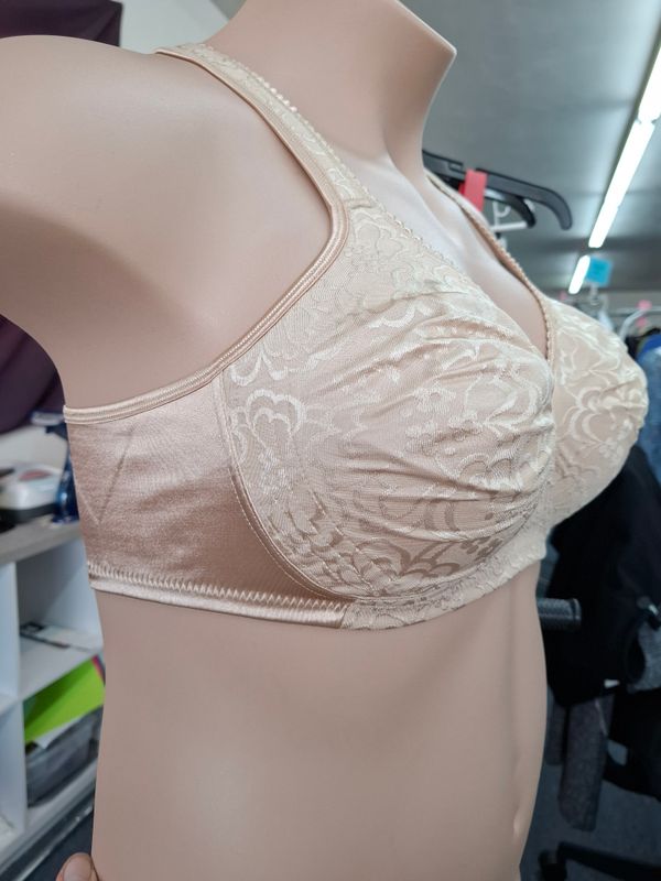 40C Playtex nude floral print wireless lined bra
