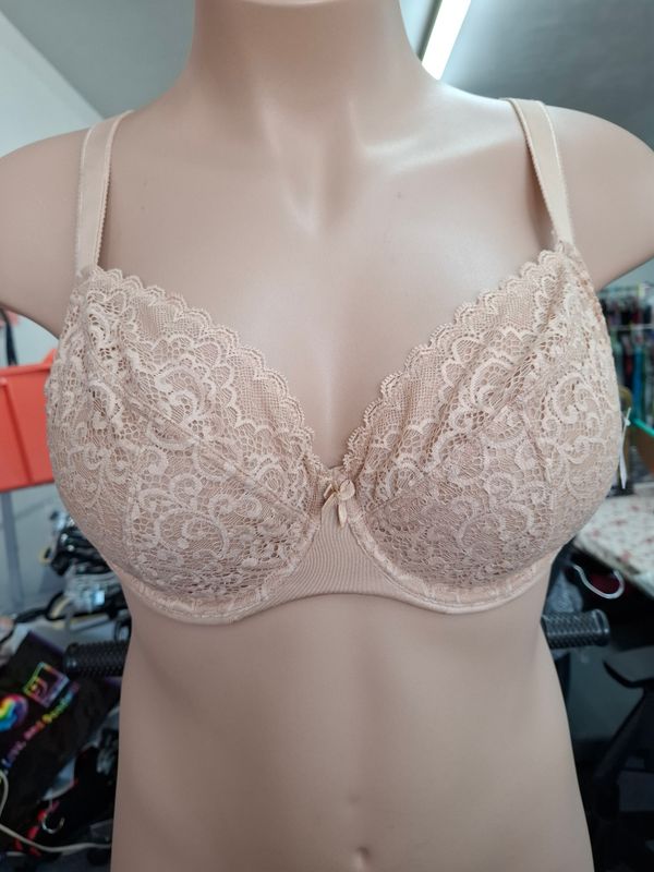 40D Curvy Studio nude lace underwire bra