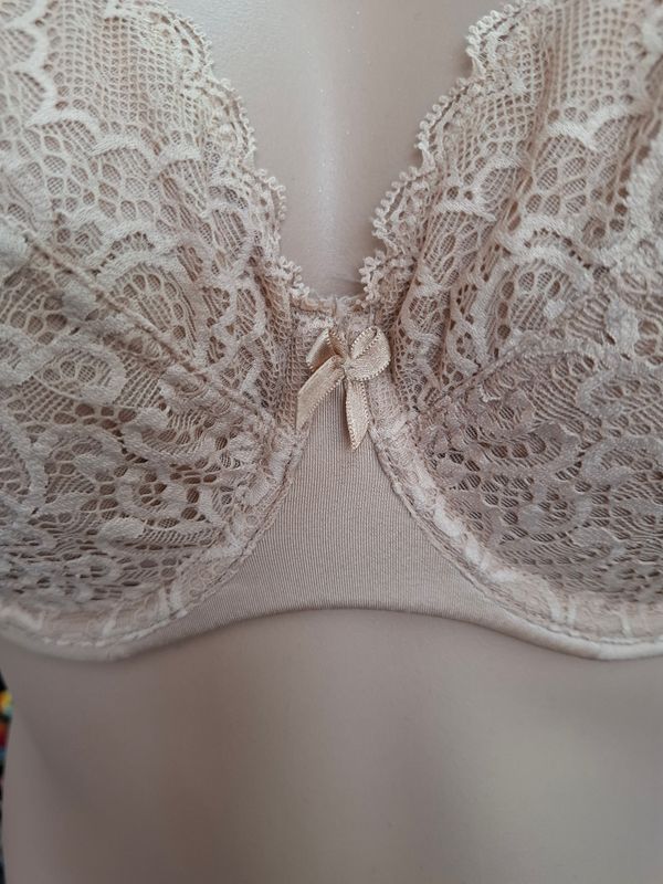 40D Curvy Studio nude lace underwire bra