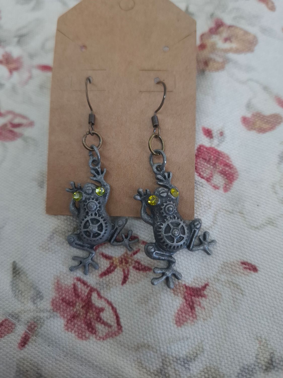 "Croakwork" Steampunk frogs with green eyes earrings