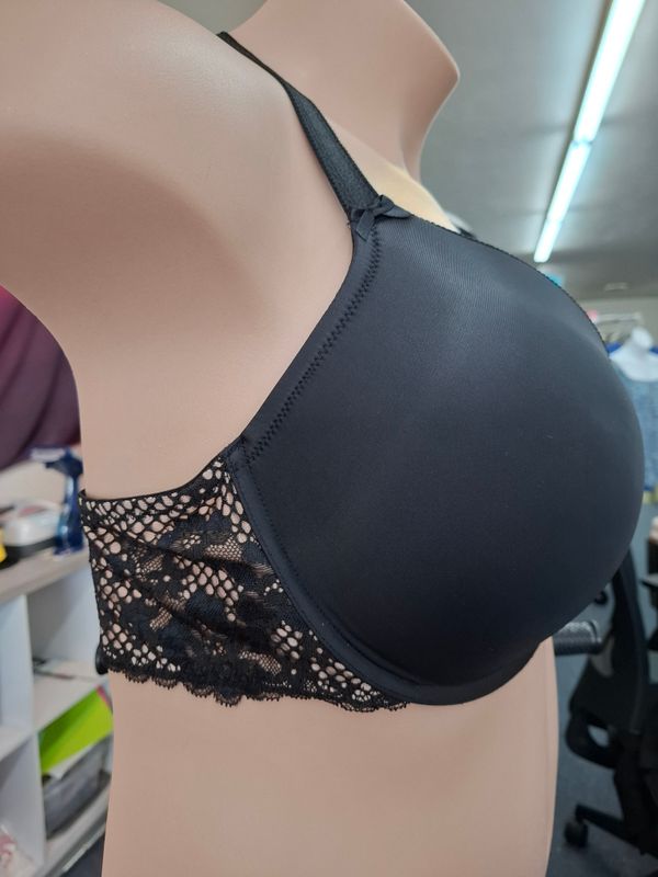 42DD Adore Me black front closure lace back bra