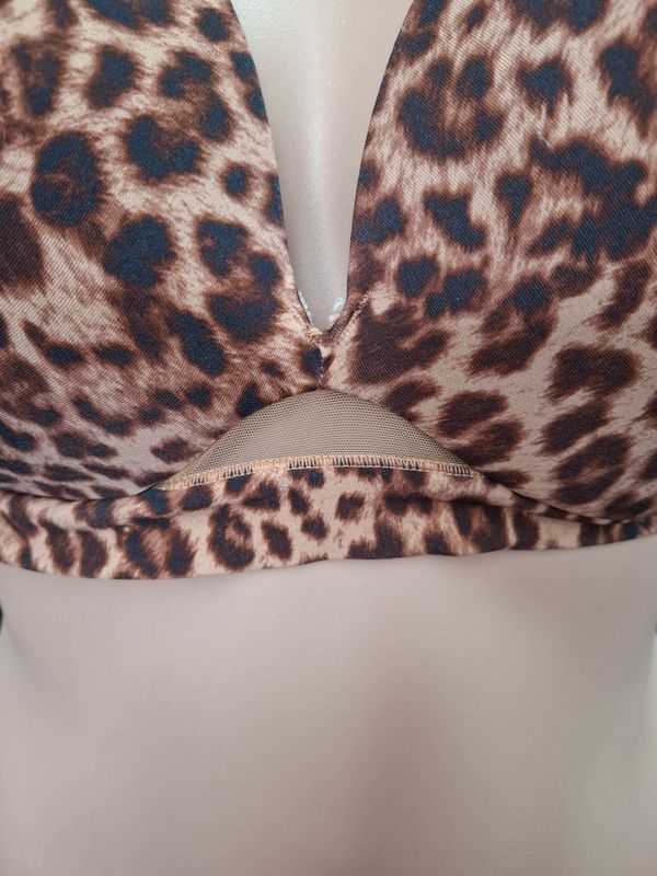 42D Cacique lightly lined plunge leopard print bra