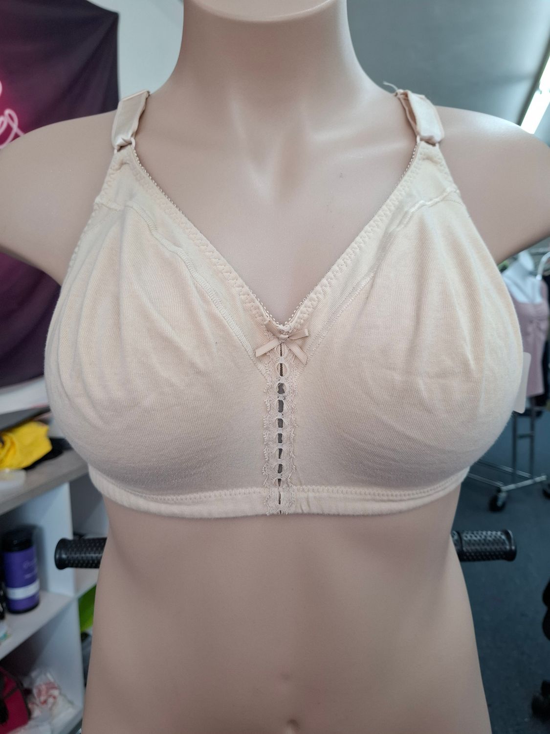 42DD Comfort Choice nude front closure wireless bra
