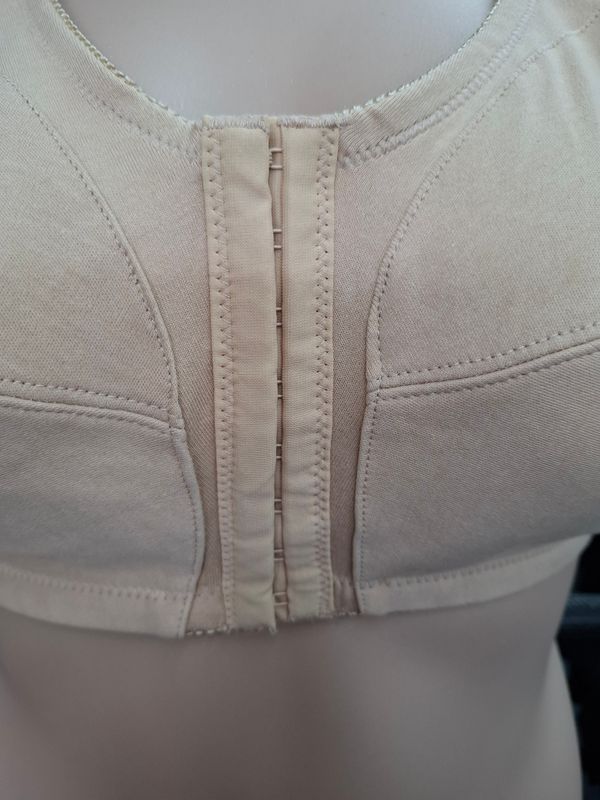 42DD Comfort Choice nude front closure wireless bra