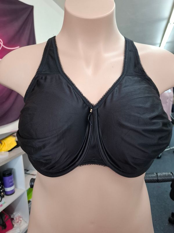 42H Wacoal black underwire balconette bra