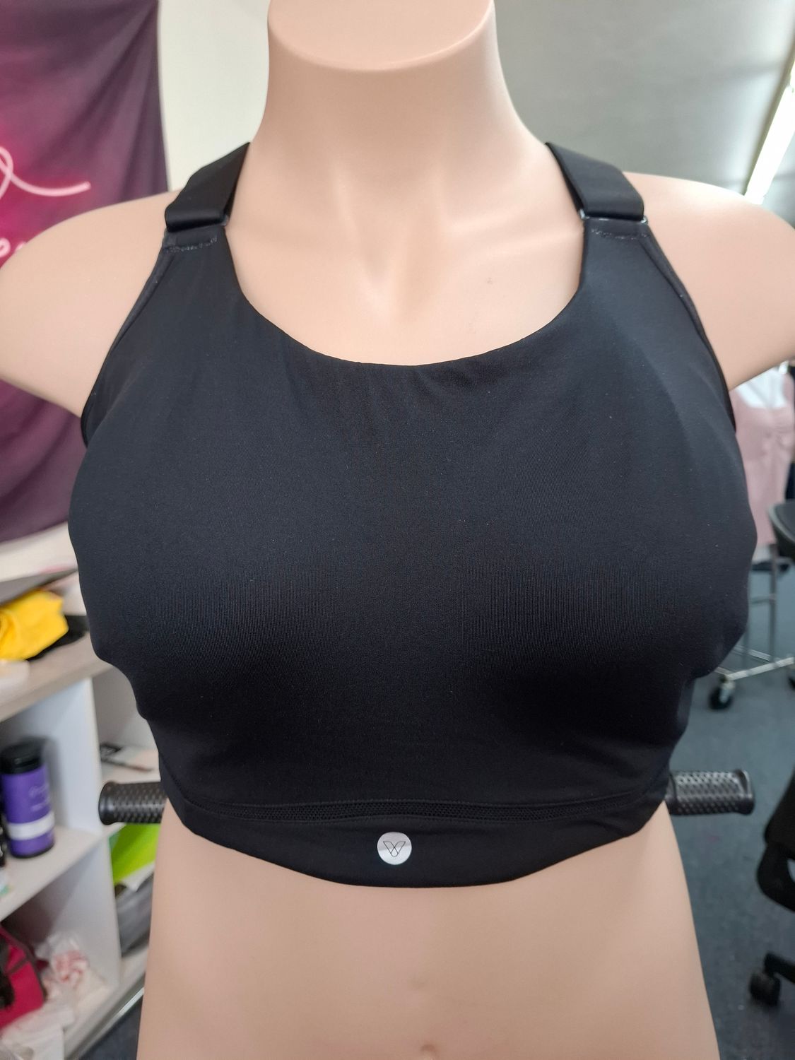 42H Livi Active black full coverage sports bra