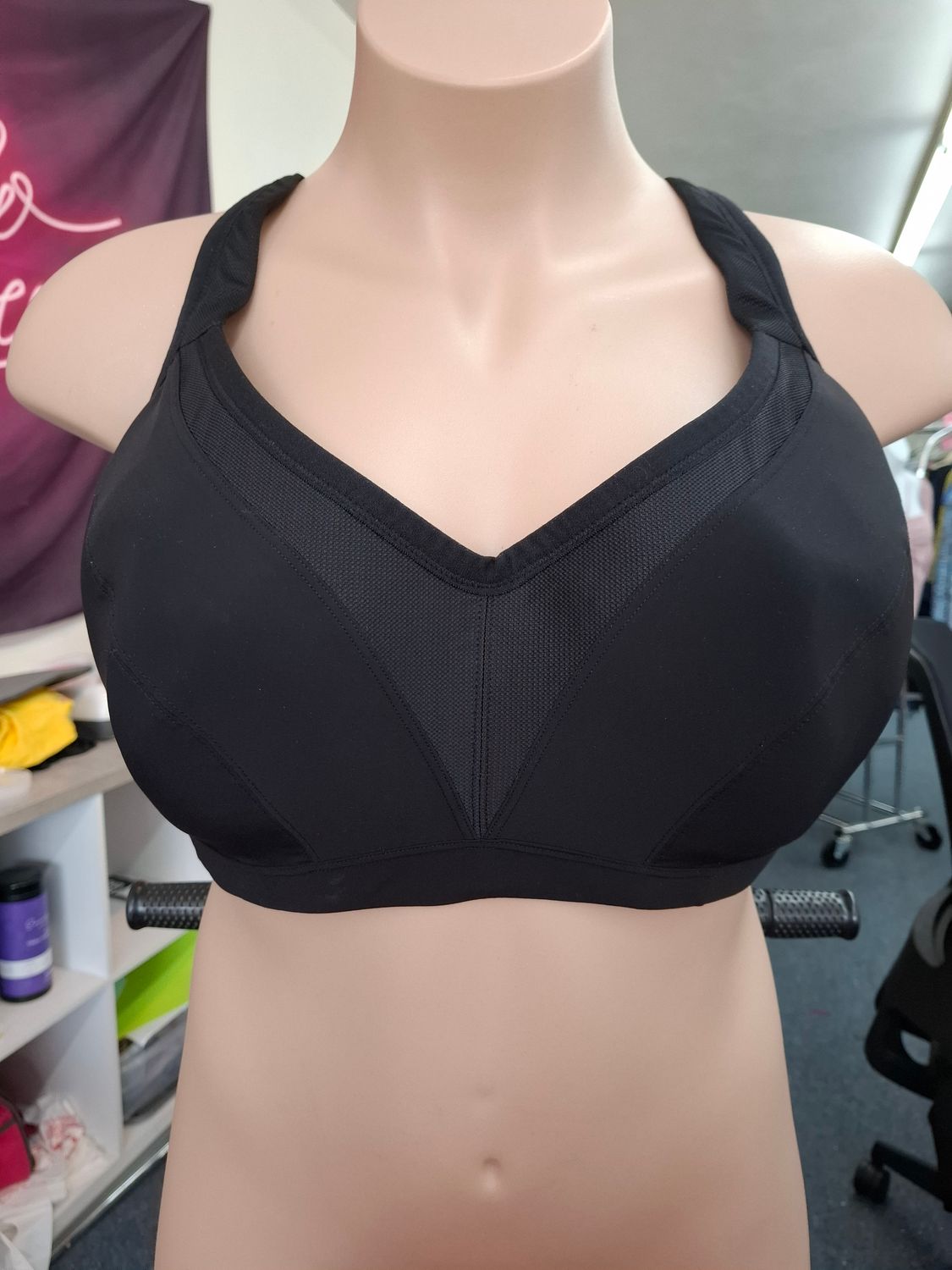 42H Torrid Active black underwire sports bra