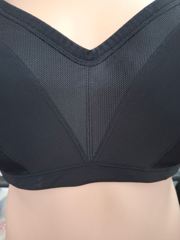 42H Torrid Active black underwire sports bra