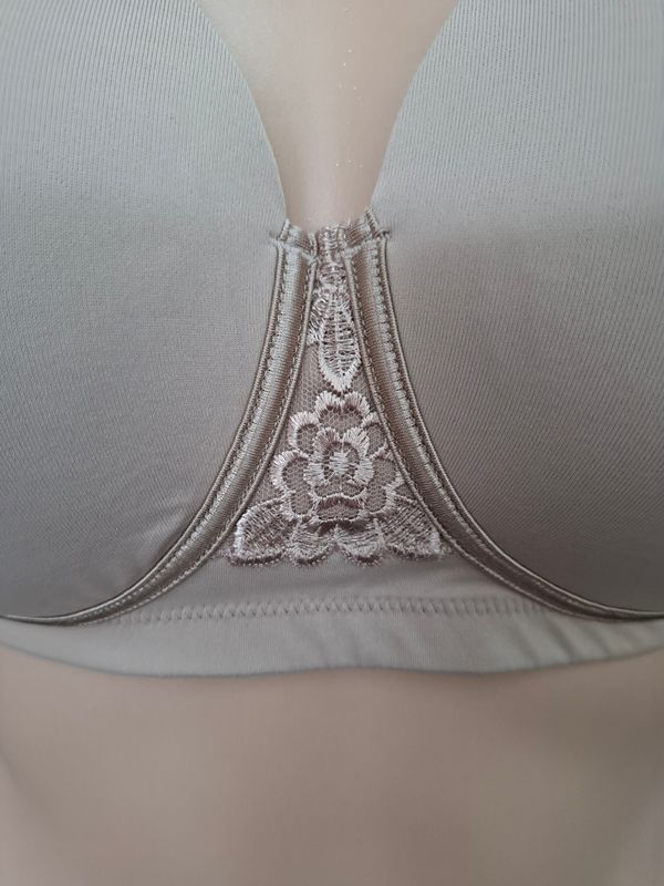 44B Vanity Fair cement lace trim wireless bra