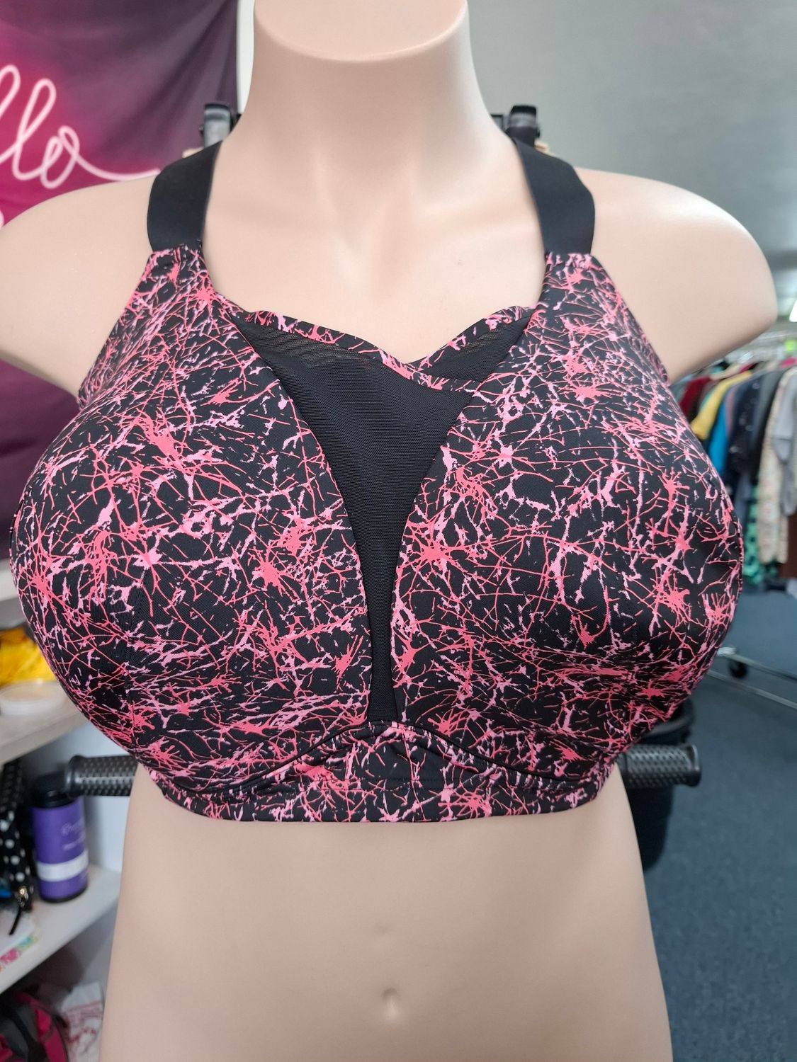 44G Livi Active NWT no wire pink and black pattern sports bra