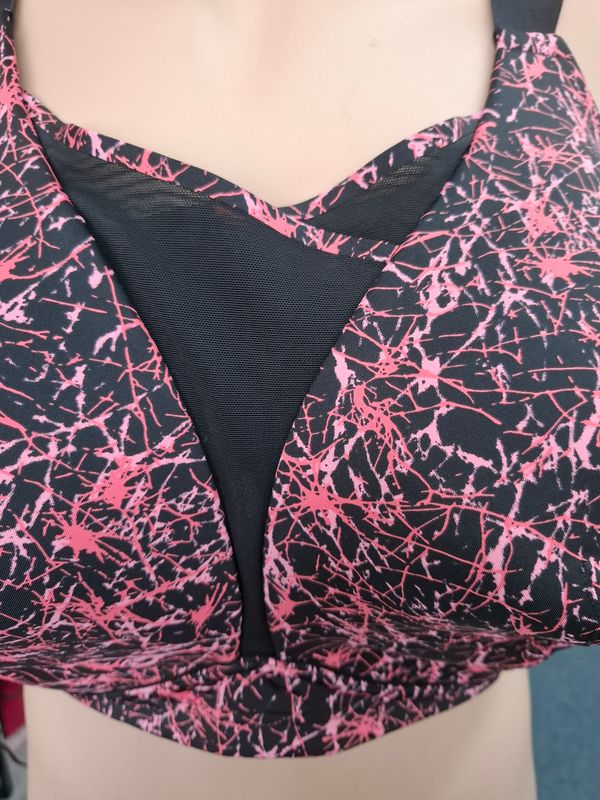 44G Livi Active NWT no wire pink and black pattern sports bra