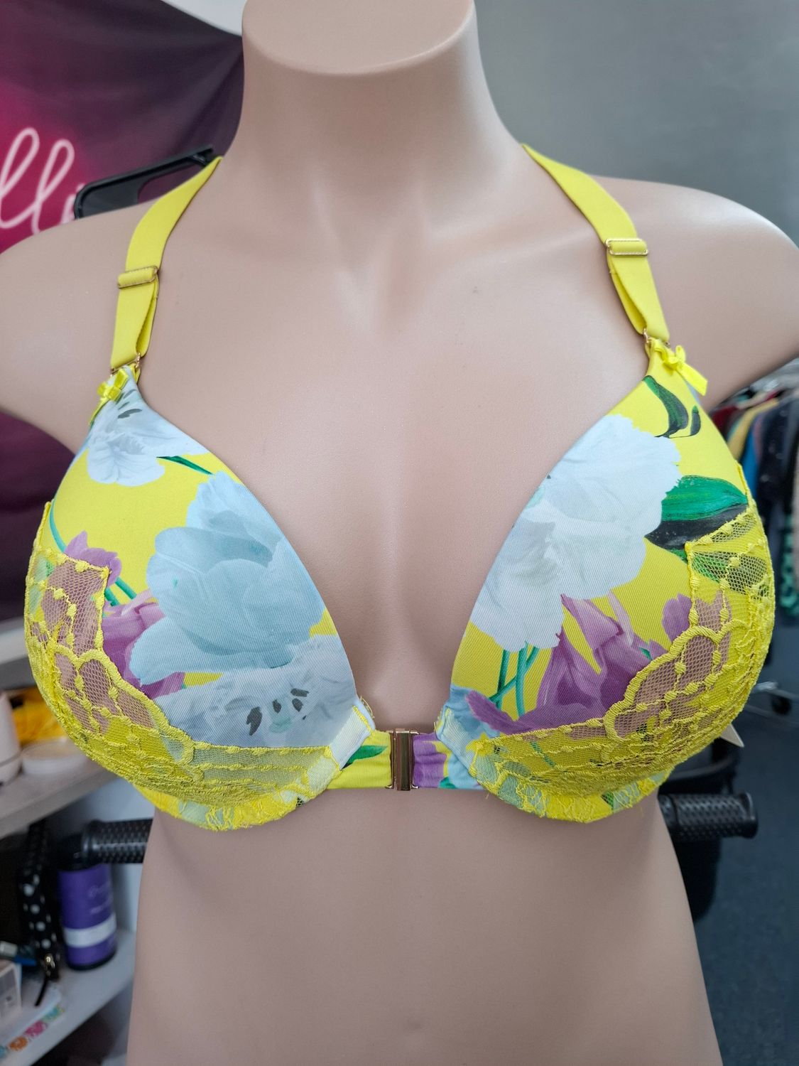 44C Cacique boost plunge lace trim bra front close