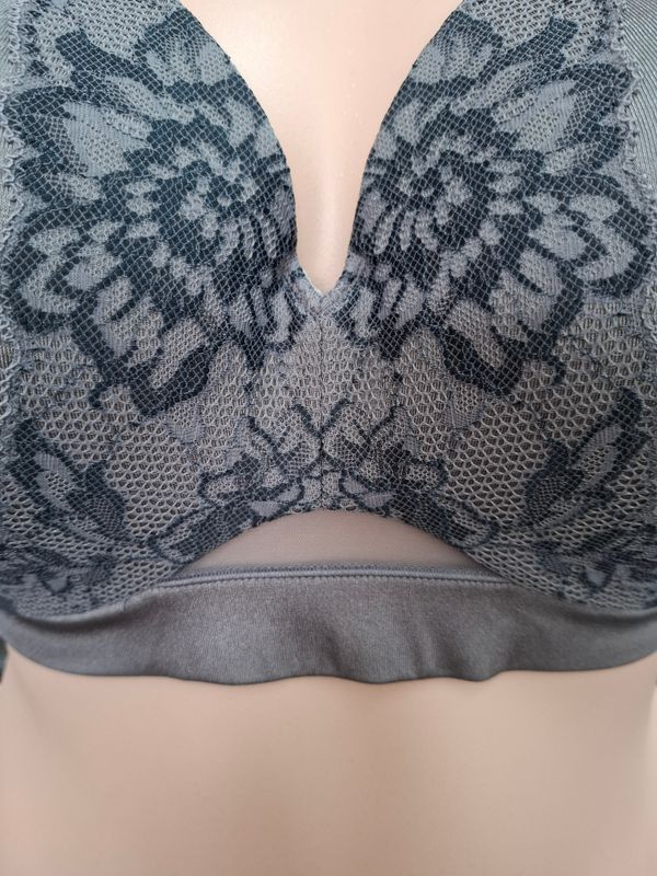 44D Cacique lightly lined full coverage gray lace trim bra