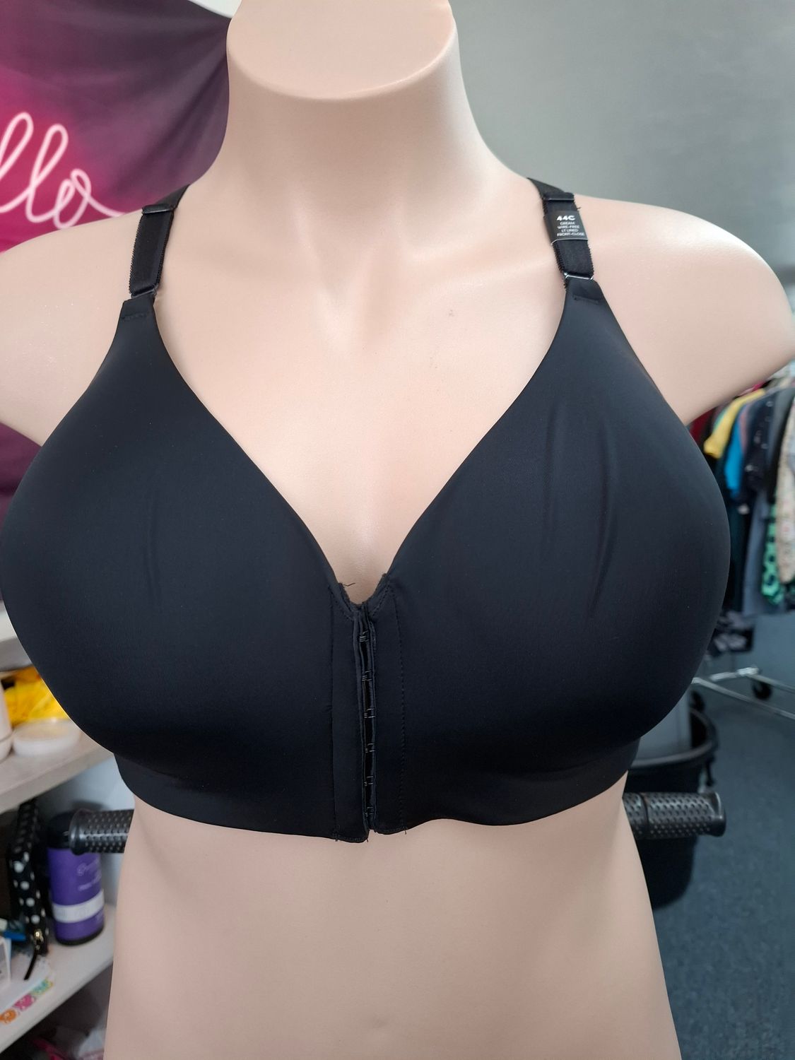 44C Torrid NWT wire free lightly lined black front close bra