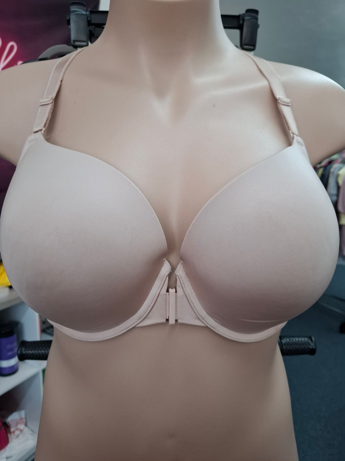 46B Torrid nude t-shirt push up front close bra