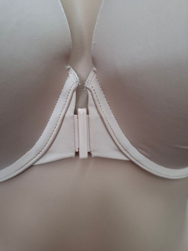 46B Torrid nude t-shirt push up front close bra