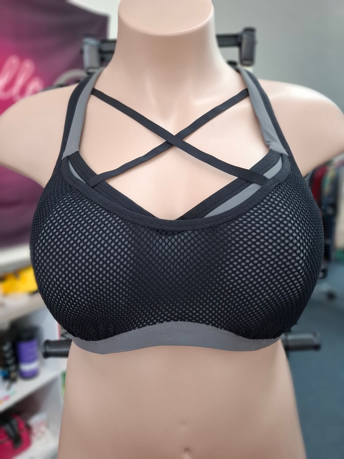 46D Torrid Active mesh front black gray sports bra