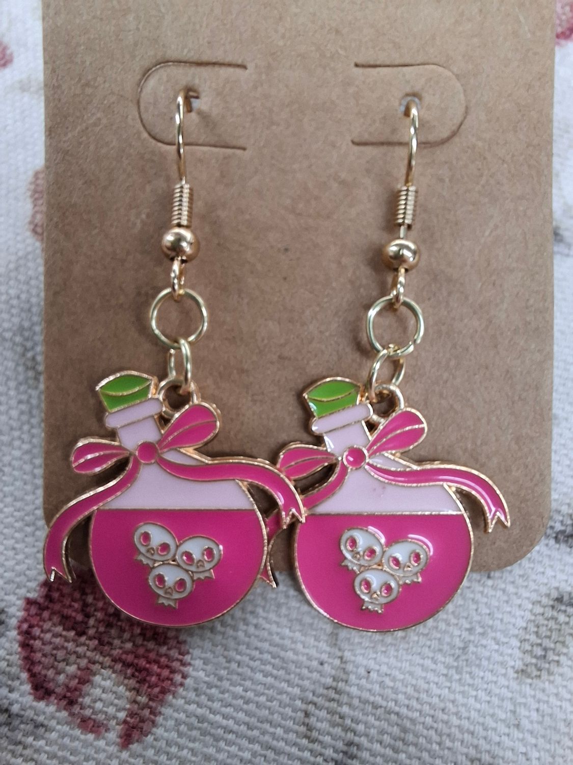 "Pretty Potion" Halloween earrings with skulls and bows