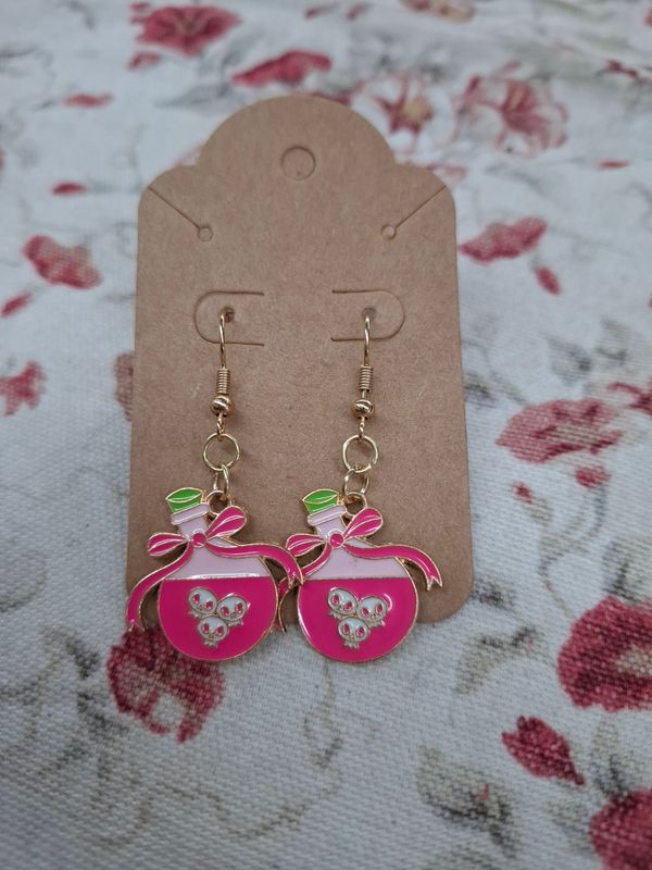 "Pretty Potion" Halloween earrings with skulls and bows