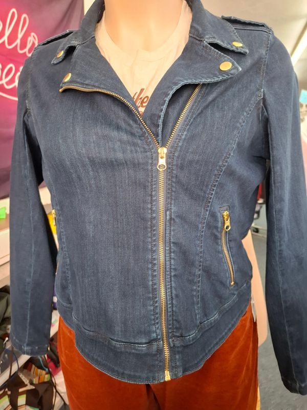 2x Torrid dark wash cropped moto jean jacket stretch
