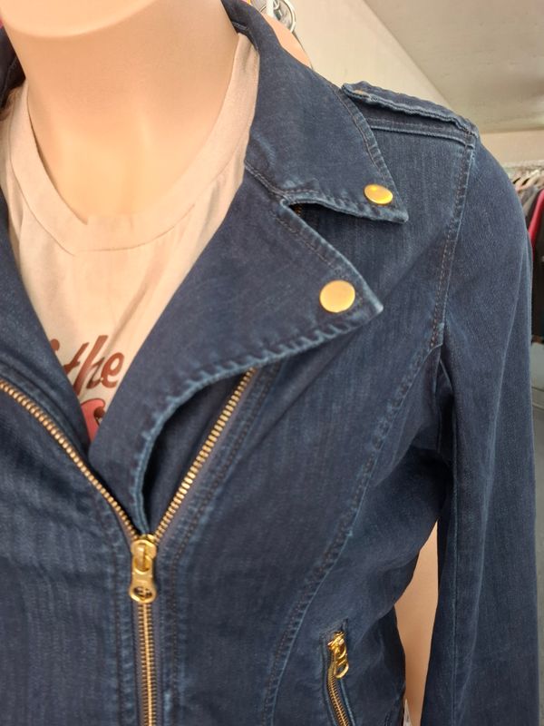 2x Torrid dark wash cropped moto jean jacket stretch