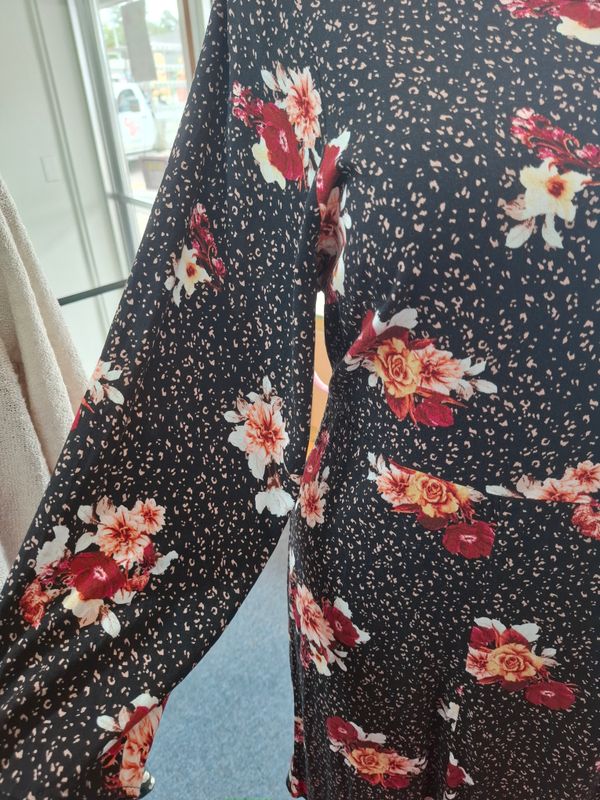 3x 2x Torrid floral lightweight long sleeve fall dress