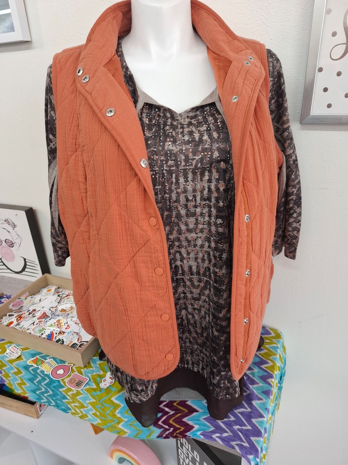 1x Coldwater Creek orange quilted button vest pockets