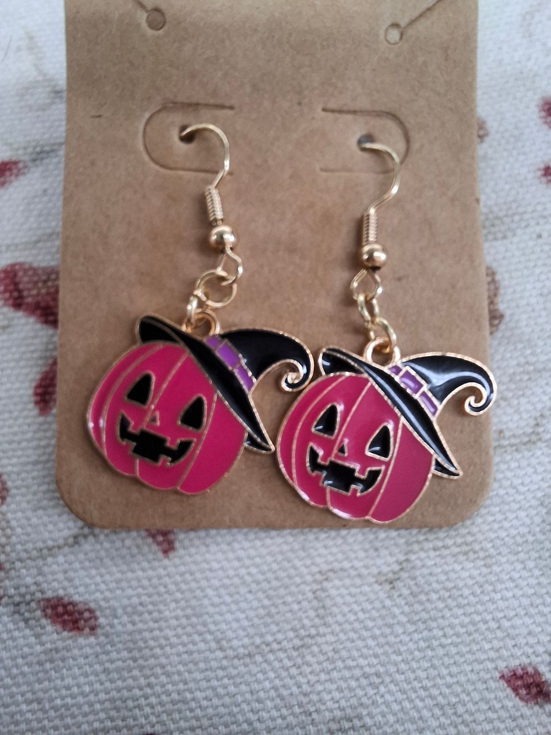 Pink and black pumpkins with witch hats gold