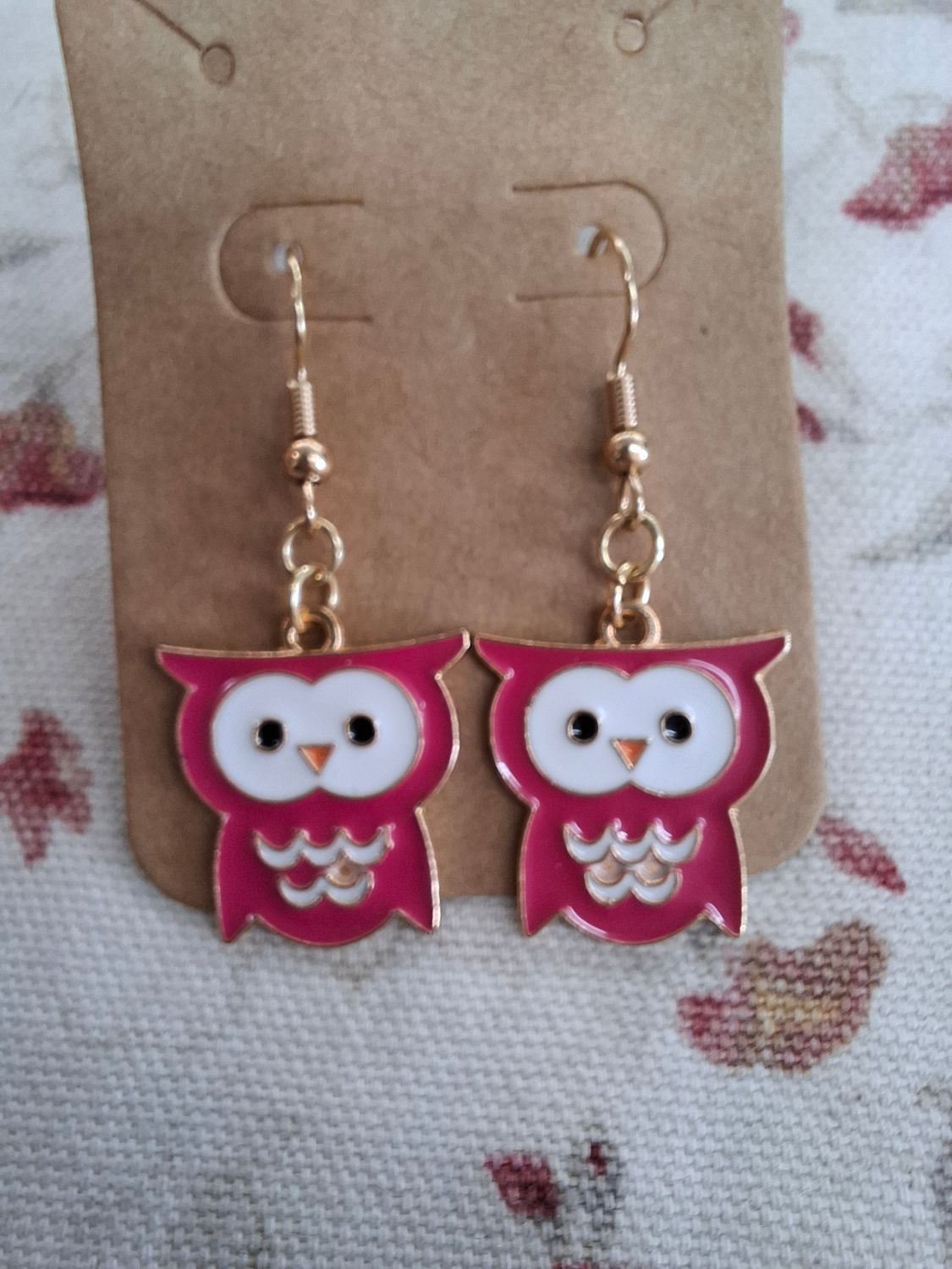 "Whoo is it?" Pink Halloween owl earrings