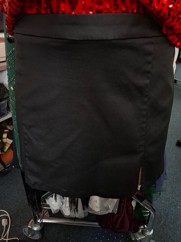 1x Arula black faux leather mini skirt with slit