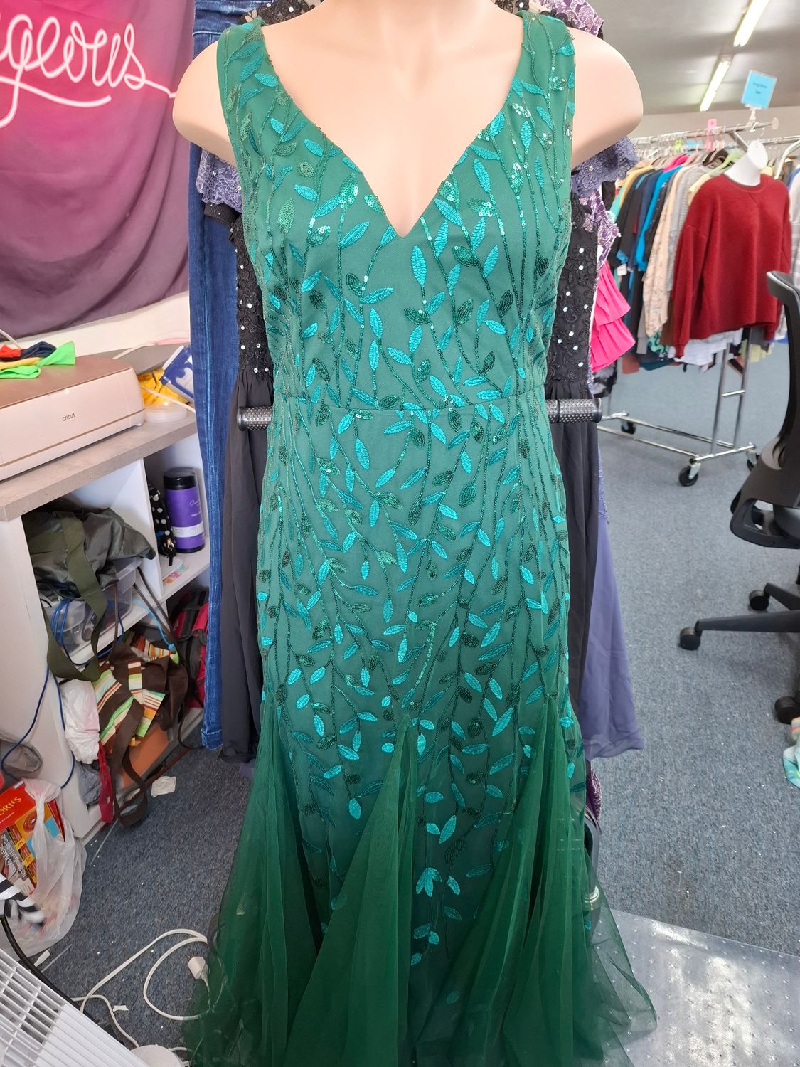 22/3x Ever Pretty long green floral sequin dress Poison Ivy