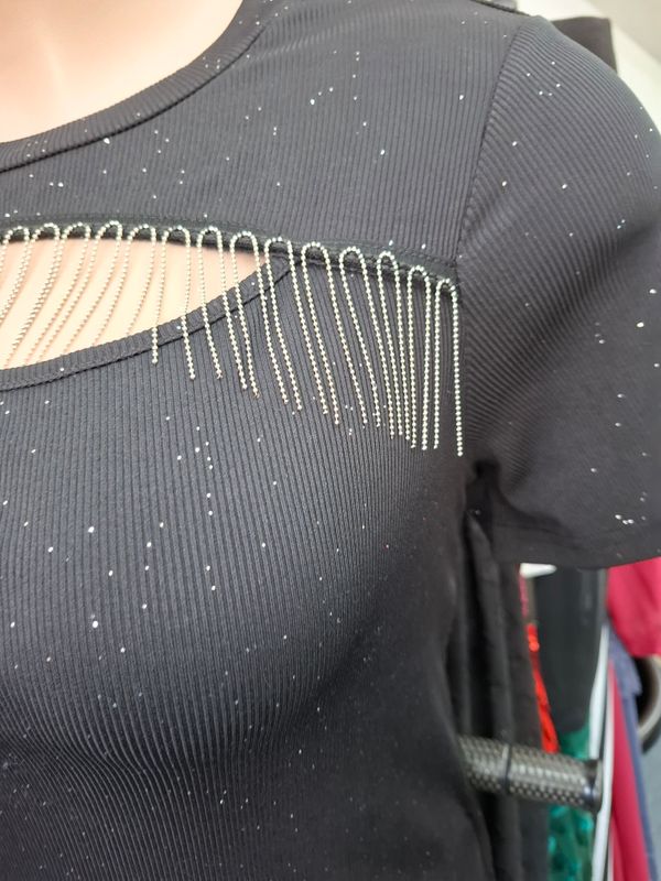 1x Black glitter ribbed top with beaded fringe