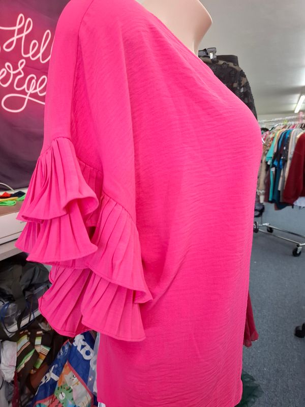 1x Oddy bright pink ruffle sleeve top Dolly costume