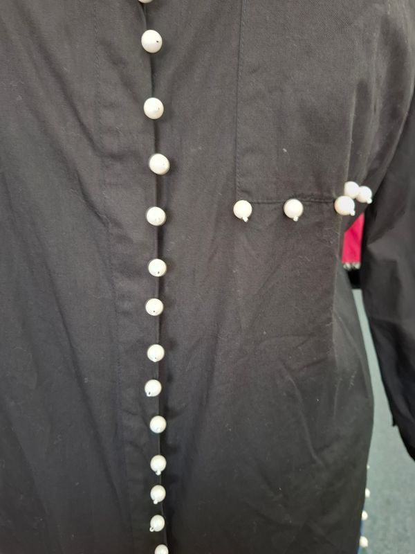1x Me Me Me NWT black button front top with pearls Dolly