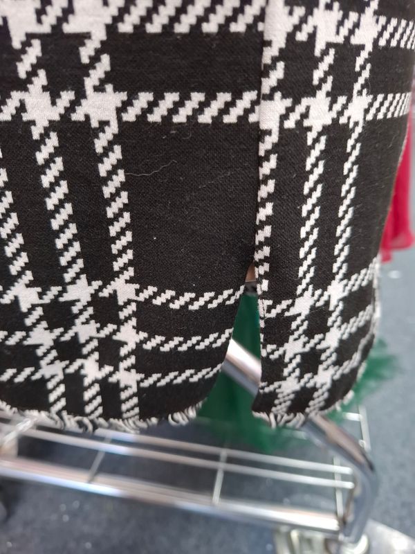 XL Cato black and white plaid stretchy skirt