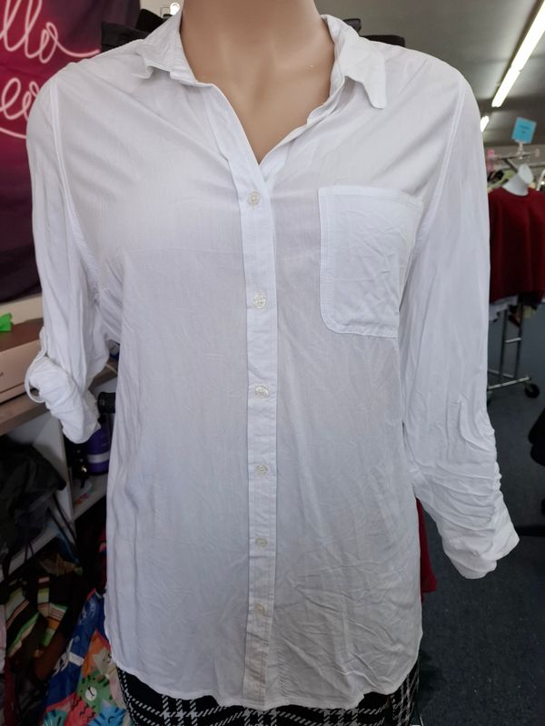 2x Velvet Heart white button front top shirt