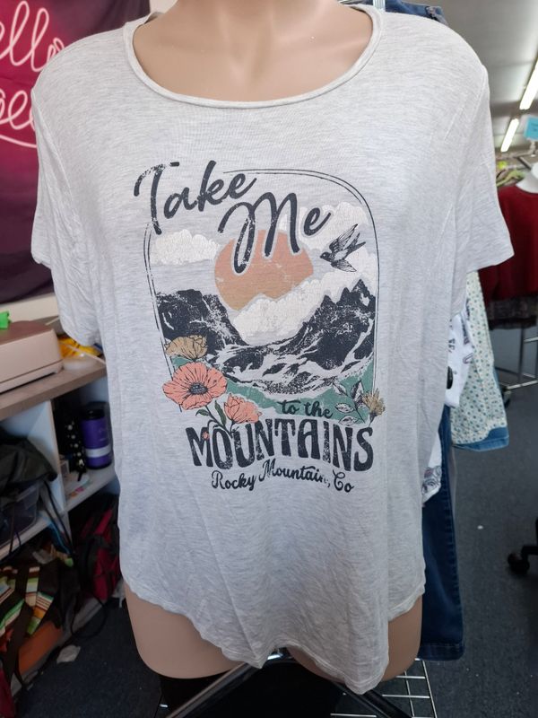 3x Maurices Rocky Mountain graphic tee gray