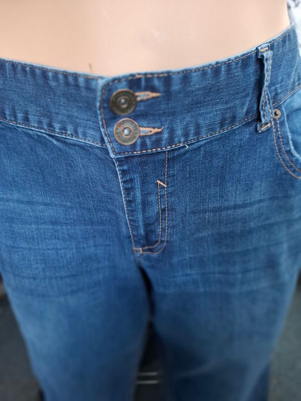 26 Maurices bootcut jeans stretchy trendy