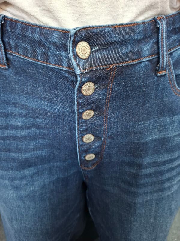 22W Judy Blue straight leg fit button fly jeans stretchy