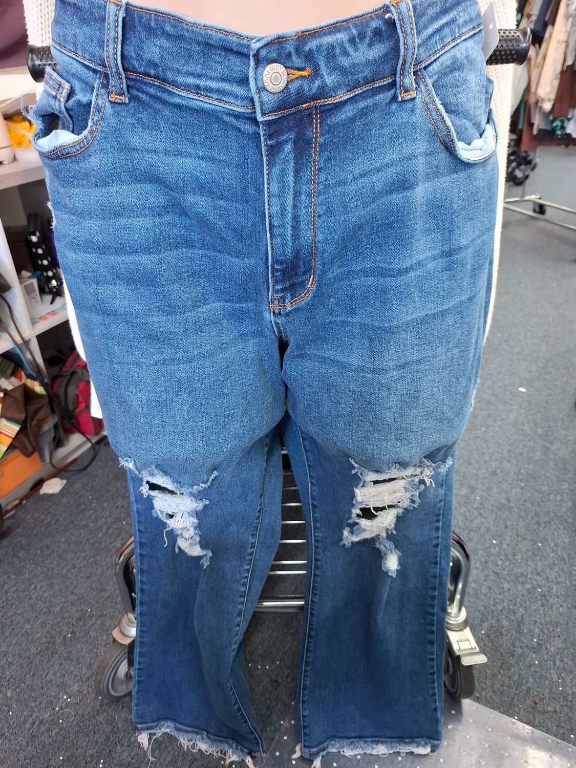 22W Judy Blue dad jeans distressed straight leg
