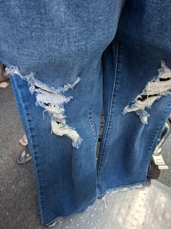 22W Judy Blue dad jeans distressed straight leg