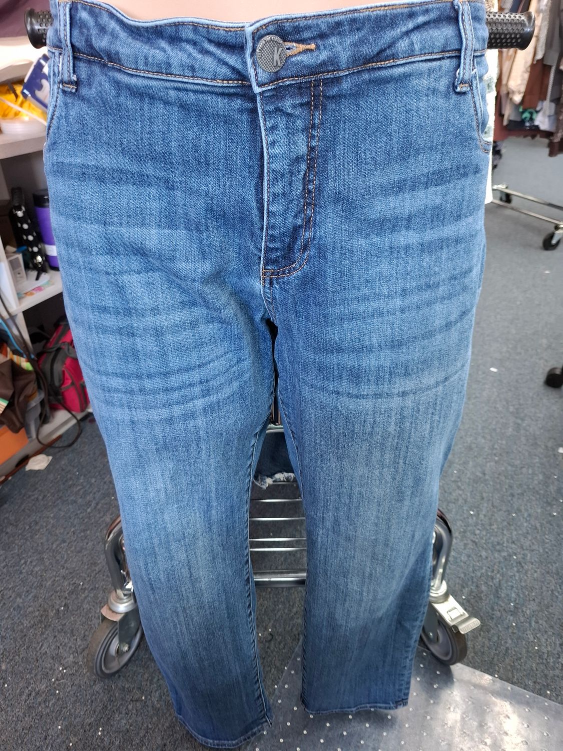 22W Kut From the Cloth straight leg jeans