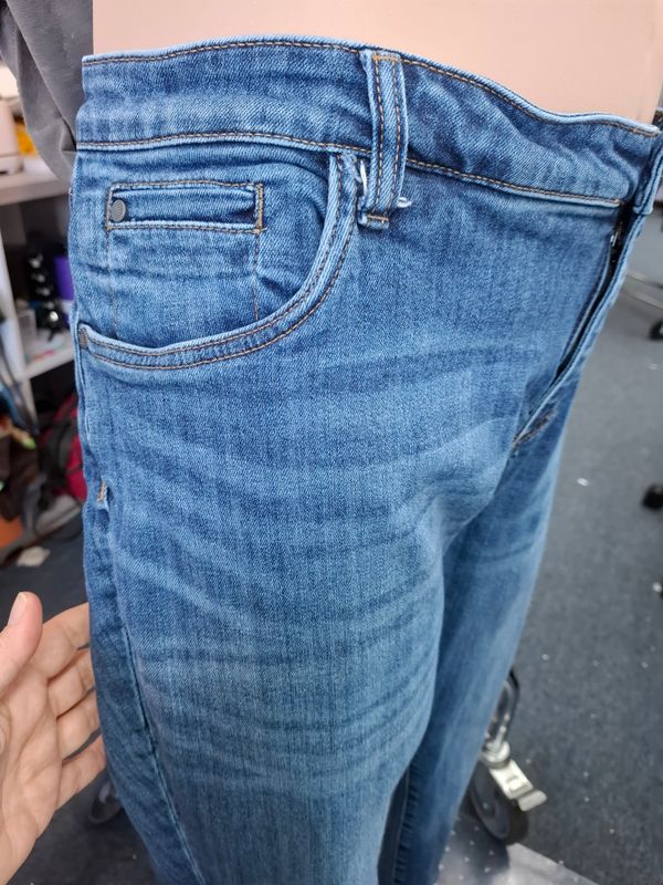 22W Kut From the Cloth straight leg jeans