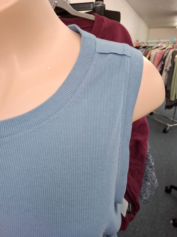 4x Maurices ribbed blue tank top