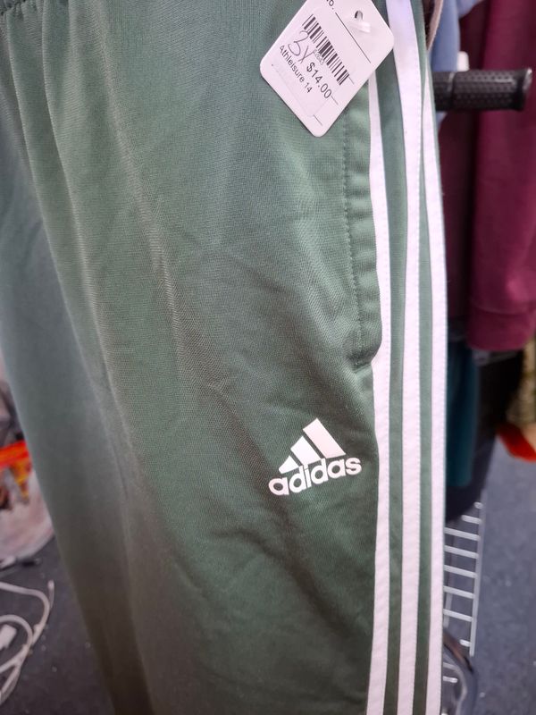 3x Adidas green 3 stripe jogger athleisure pants