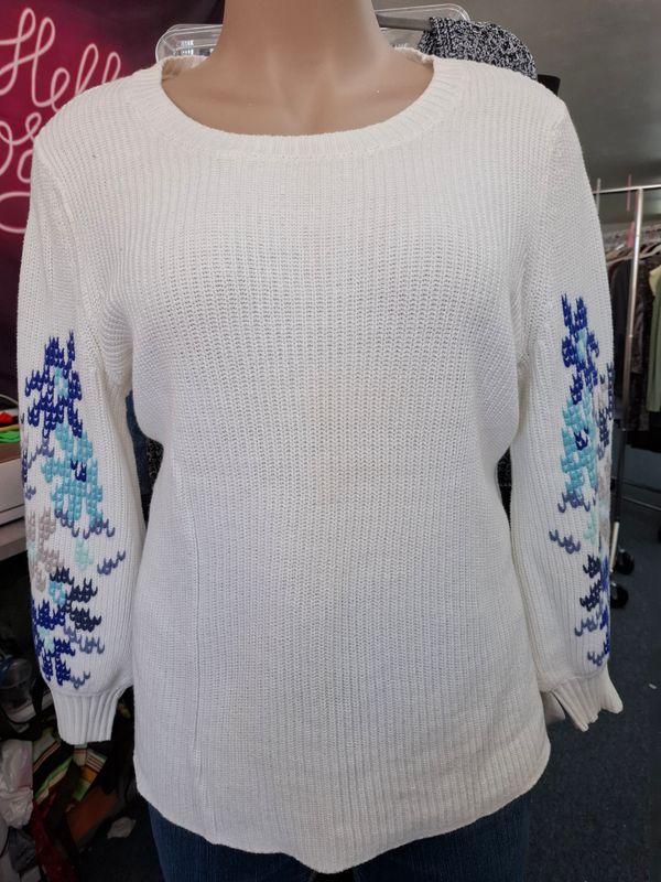 2x Lane Bryant white sweater with details on arm